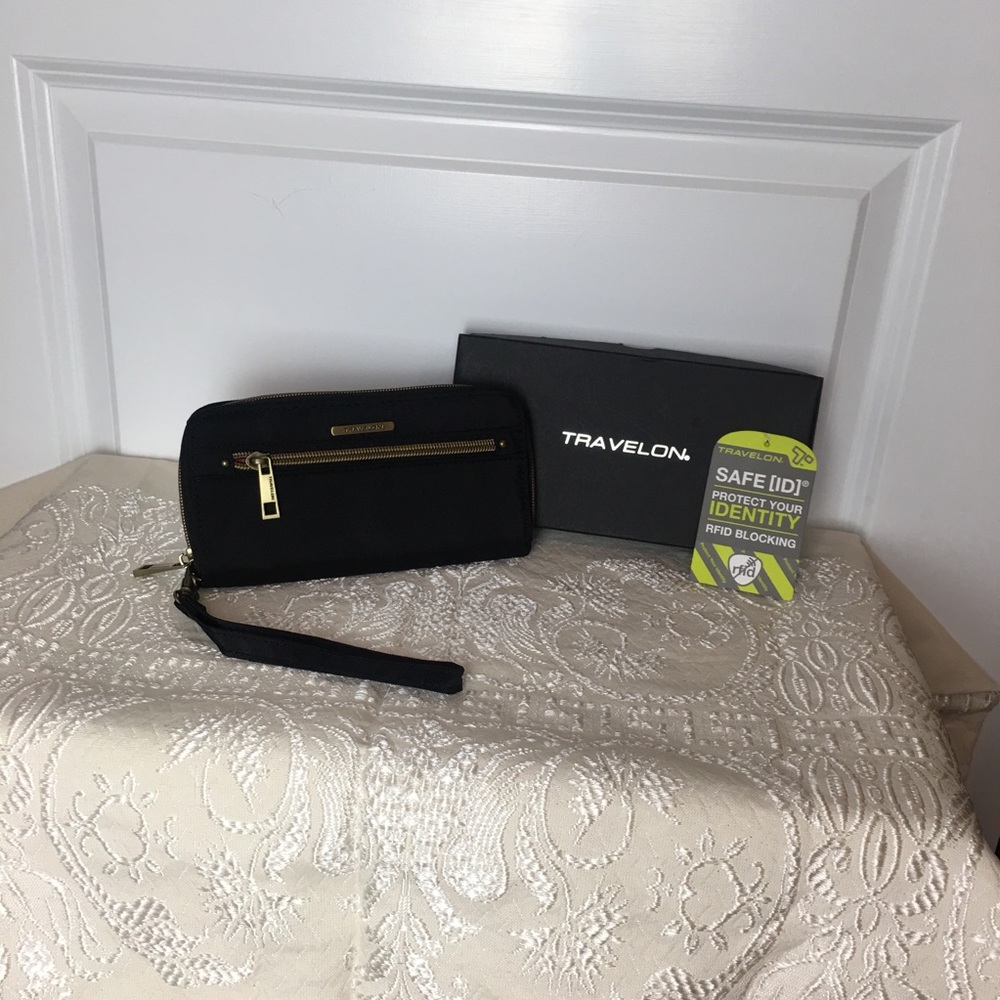 Travelon  zippered wallet with ID PROTECTION